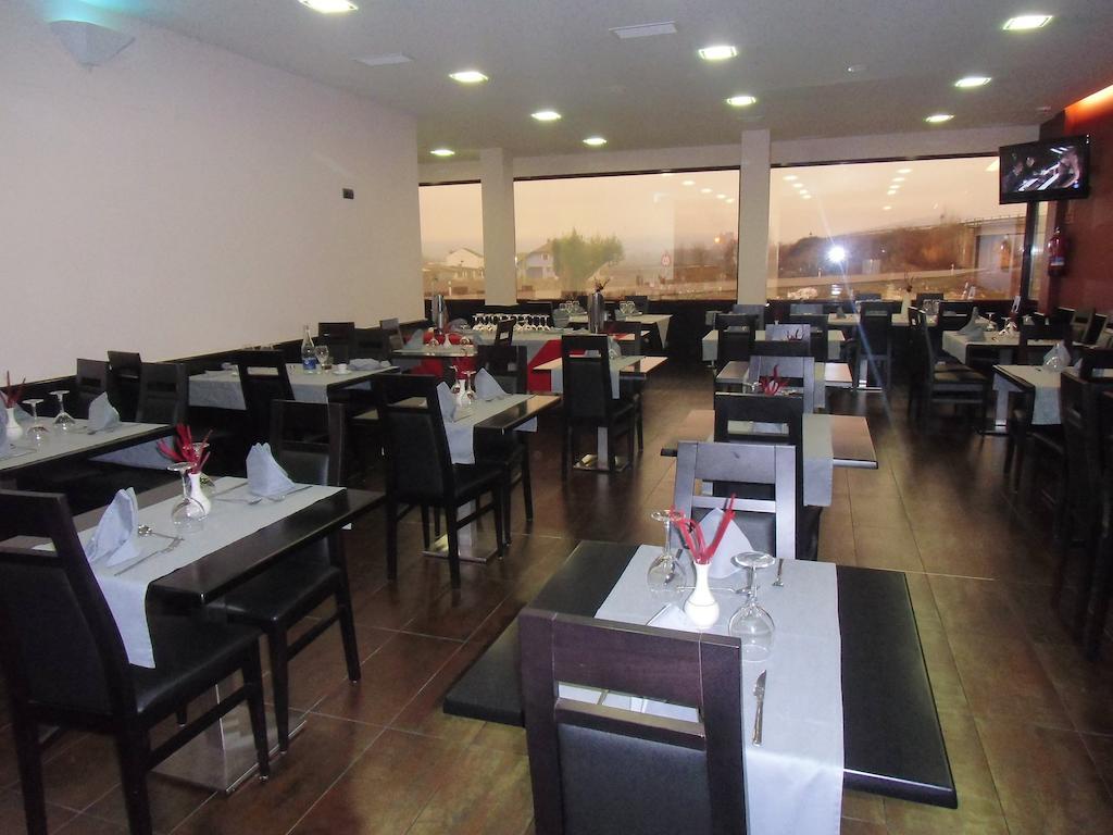 Area De Servicio Villamartin Villamartin de la Abadia Ngoại thất bức ảnh