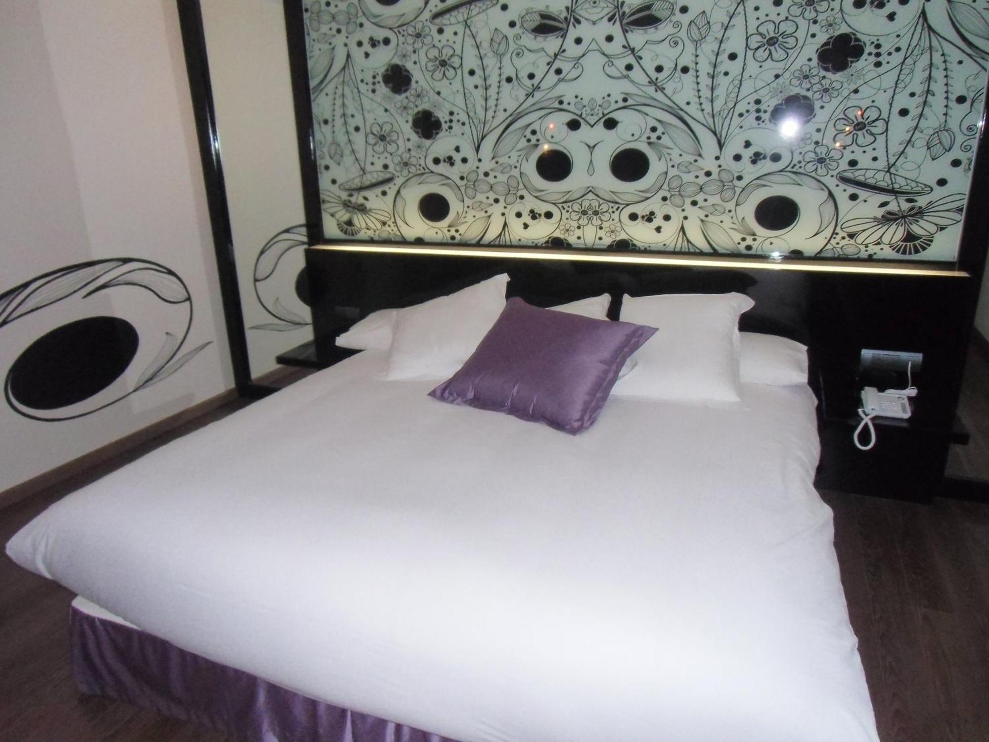 Area De Servicio Villamartin Villamartin de la Abadia Phòng bức ảnh