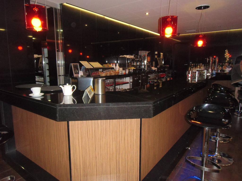 Area De Servicio Villamartin Villamartin de la Abadia Ngoại thất bức ảnh